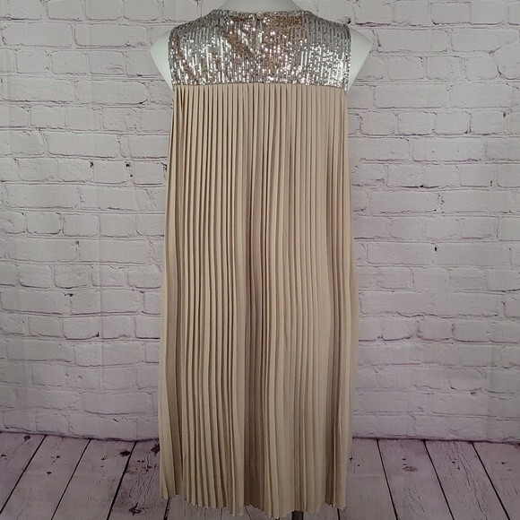 Magari Taupe Pleated Sleeveless Dress with Sequins Top. Size Large. - Picture 6 of 13